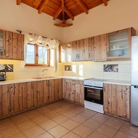 Mani Panoramic Seaviews - Luxury Summer Haven Levktron