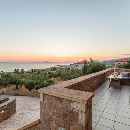 Mani Panoramic Seaviews - Luxury Summer Haven Apartment Levktron